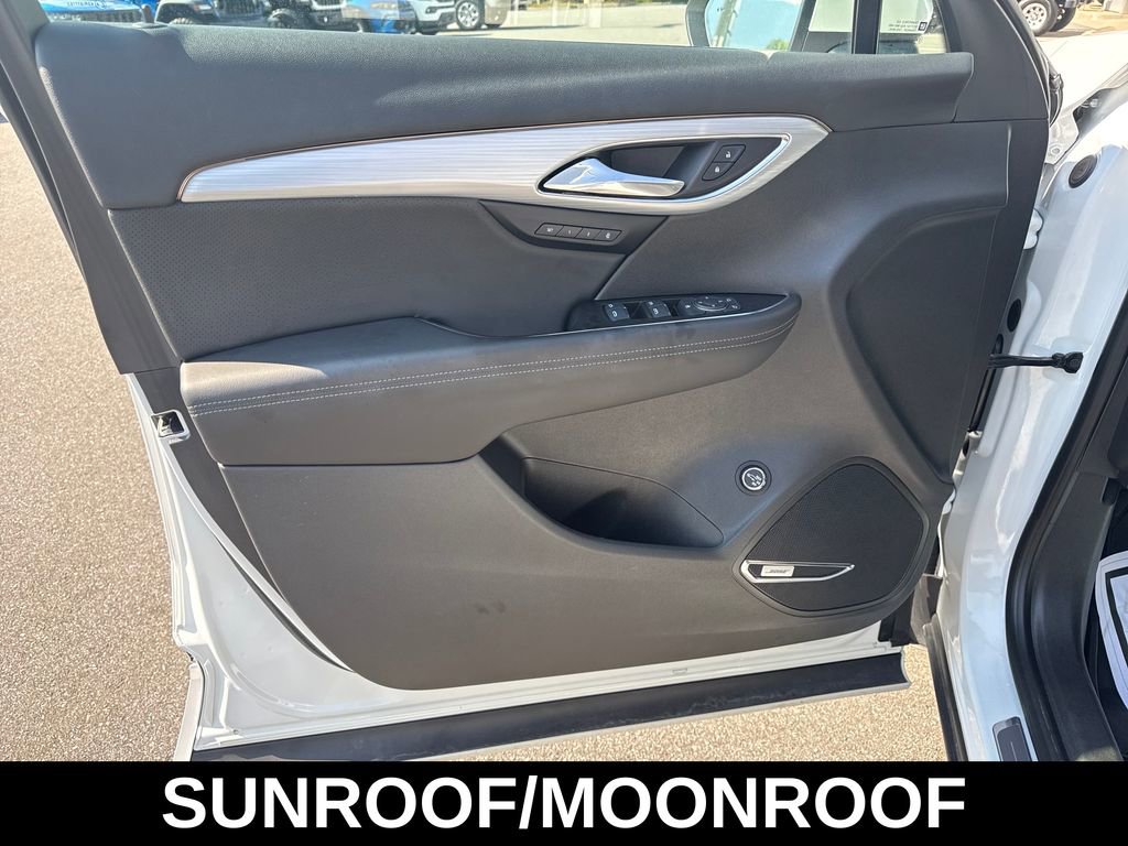 Used 2025 Buick Envision Avenir AWD/4WD image 12