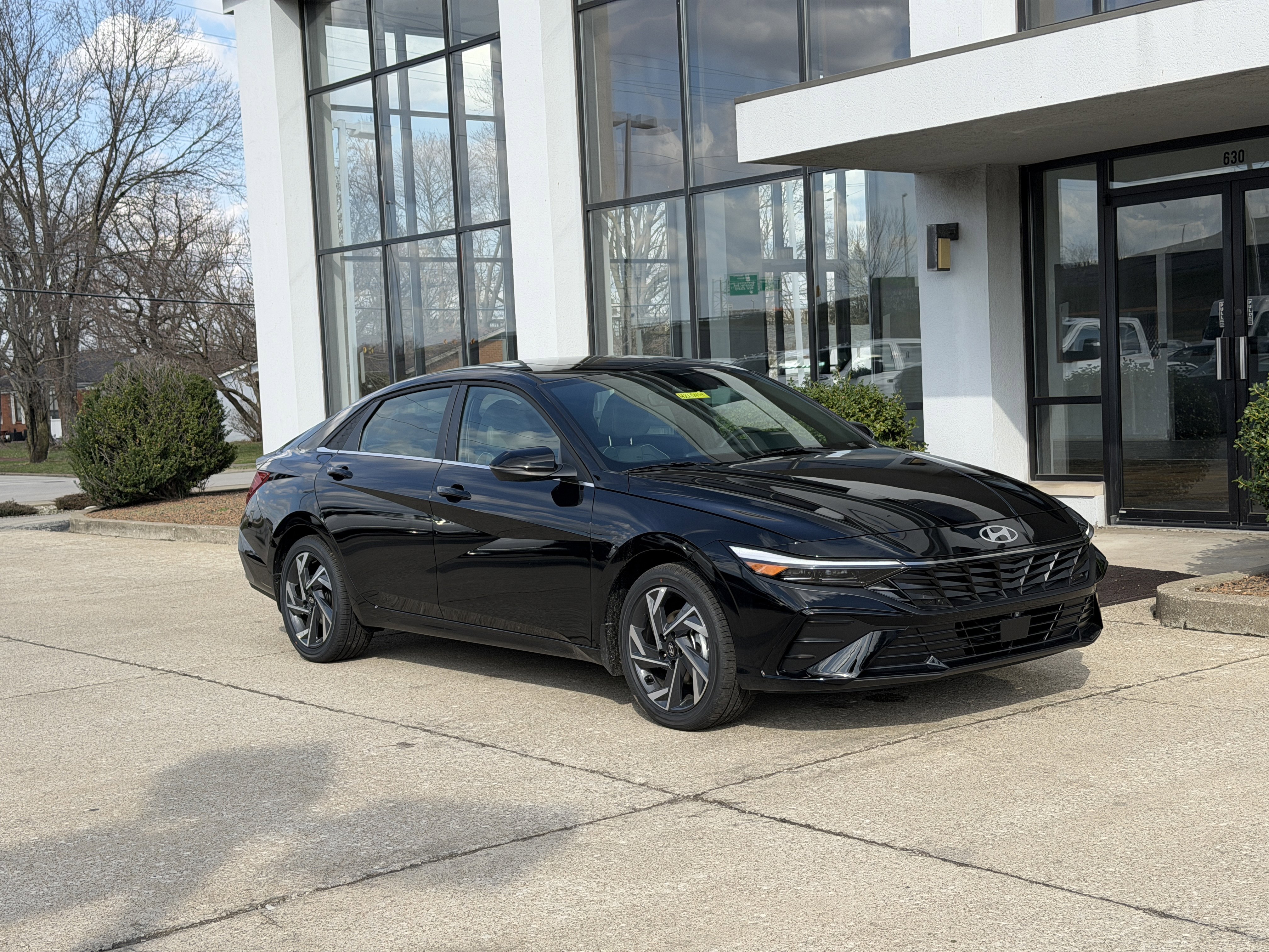 New 2026 Hyundai Elantra Limited FWD image 2