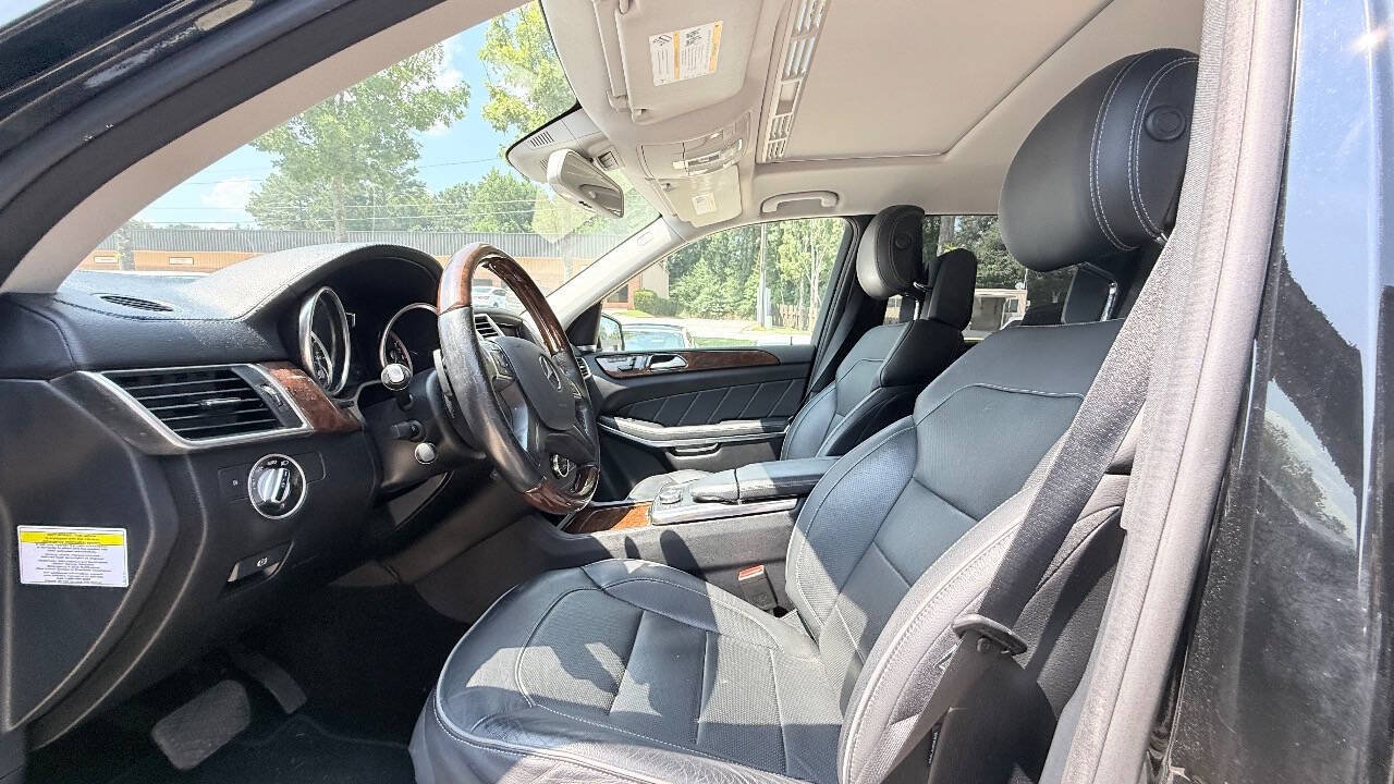 Used 2014 Mercedes-Benz GL 550 4MATIC image 33