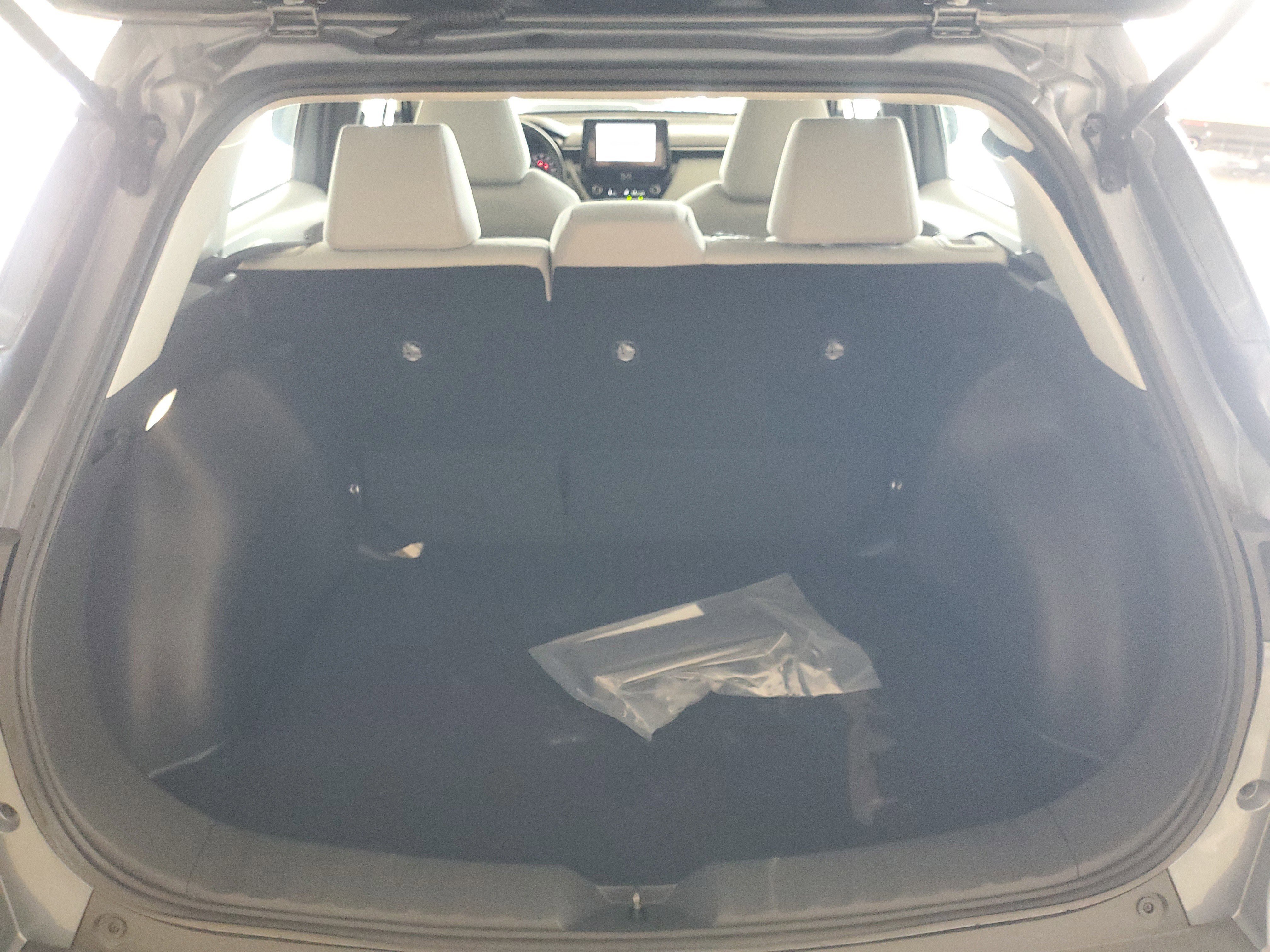 Used 2025 Toyota Corolla Cross L image 12