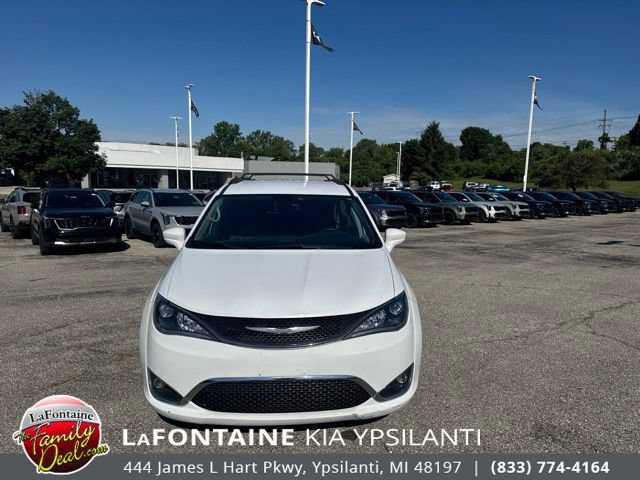Used 2017 Chrysler Pacifica Touring-L FWD image 8