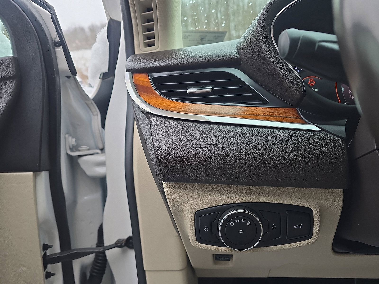 Used 2019 Lincoln MKC Select w/ Select Plus Package image 14