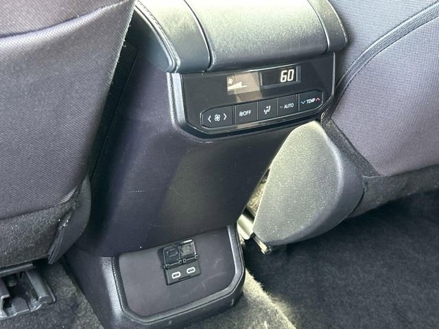 Used 2024 Toyota Highlander LE image 6