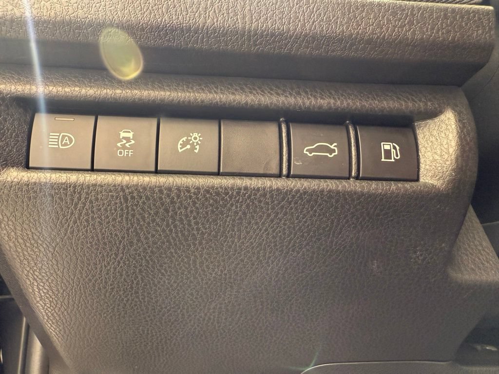 Used 2025 Toyota Camry LE w/ Convenience Package FWD image 33