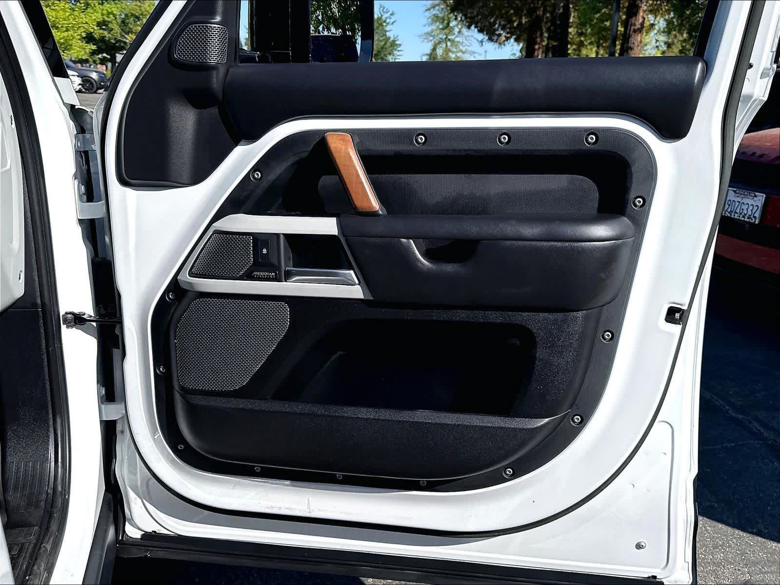 Used 2023 Land Rover Defender 110 SE AWD/4WD image 27