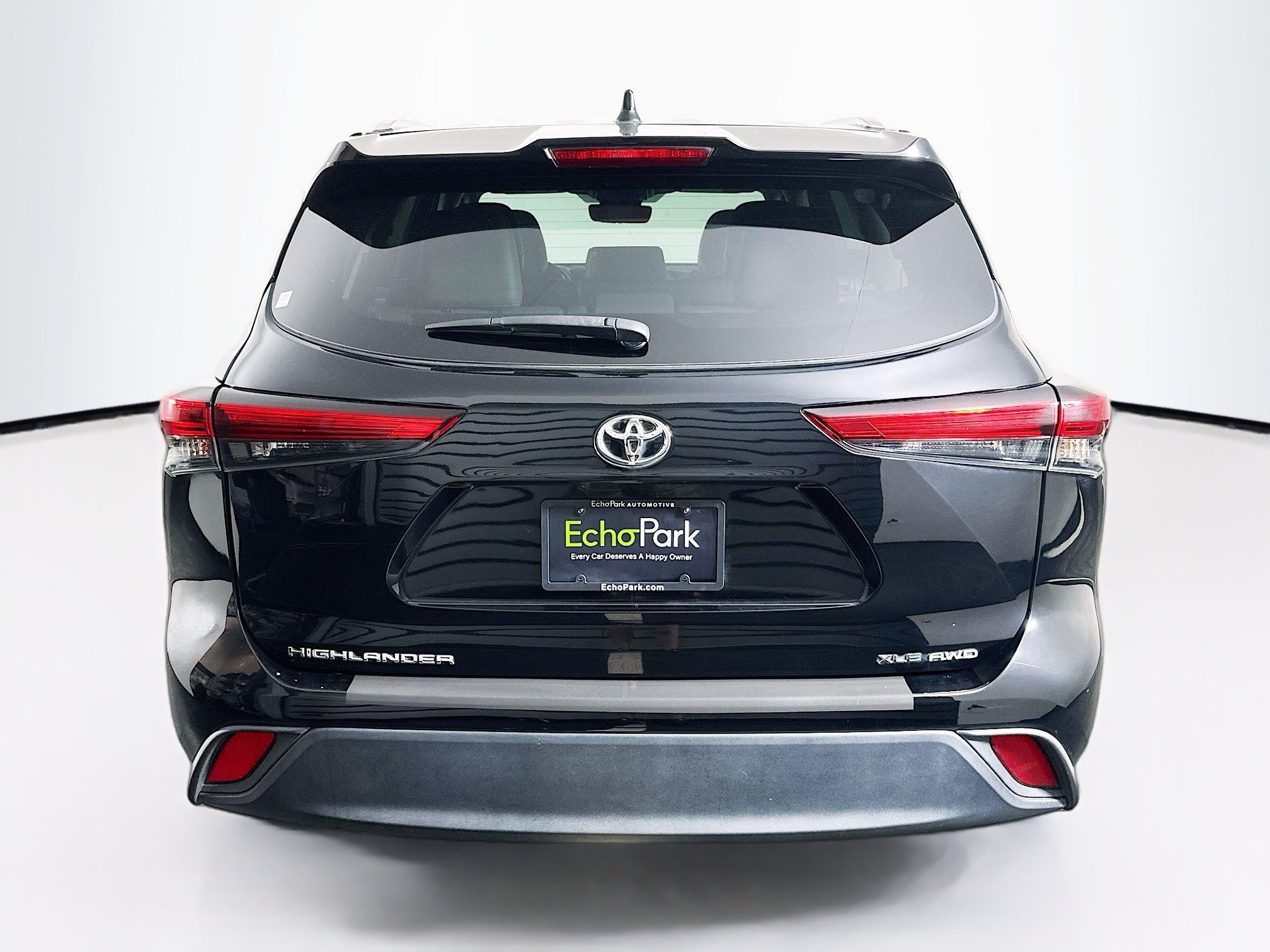 Used 2021 Toyota Highlander XLE AWD/4WD image 7