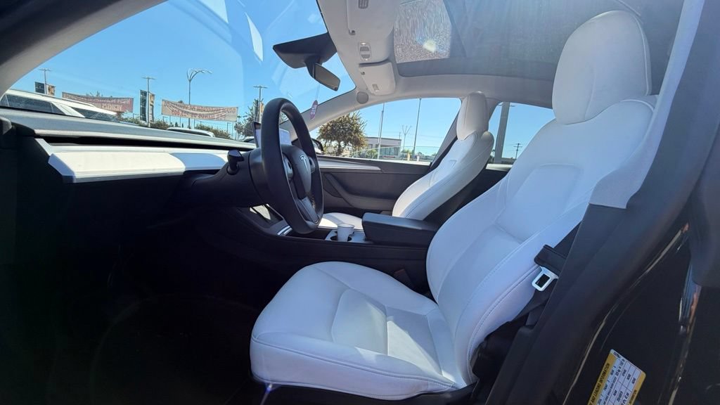 Used 2025 Tesla Model Y Long Range AWD/4WD image 7