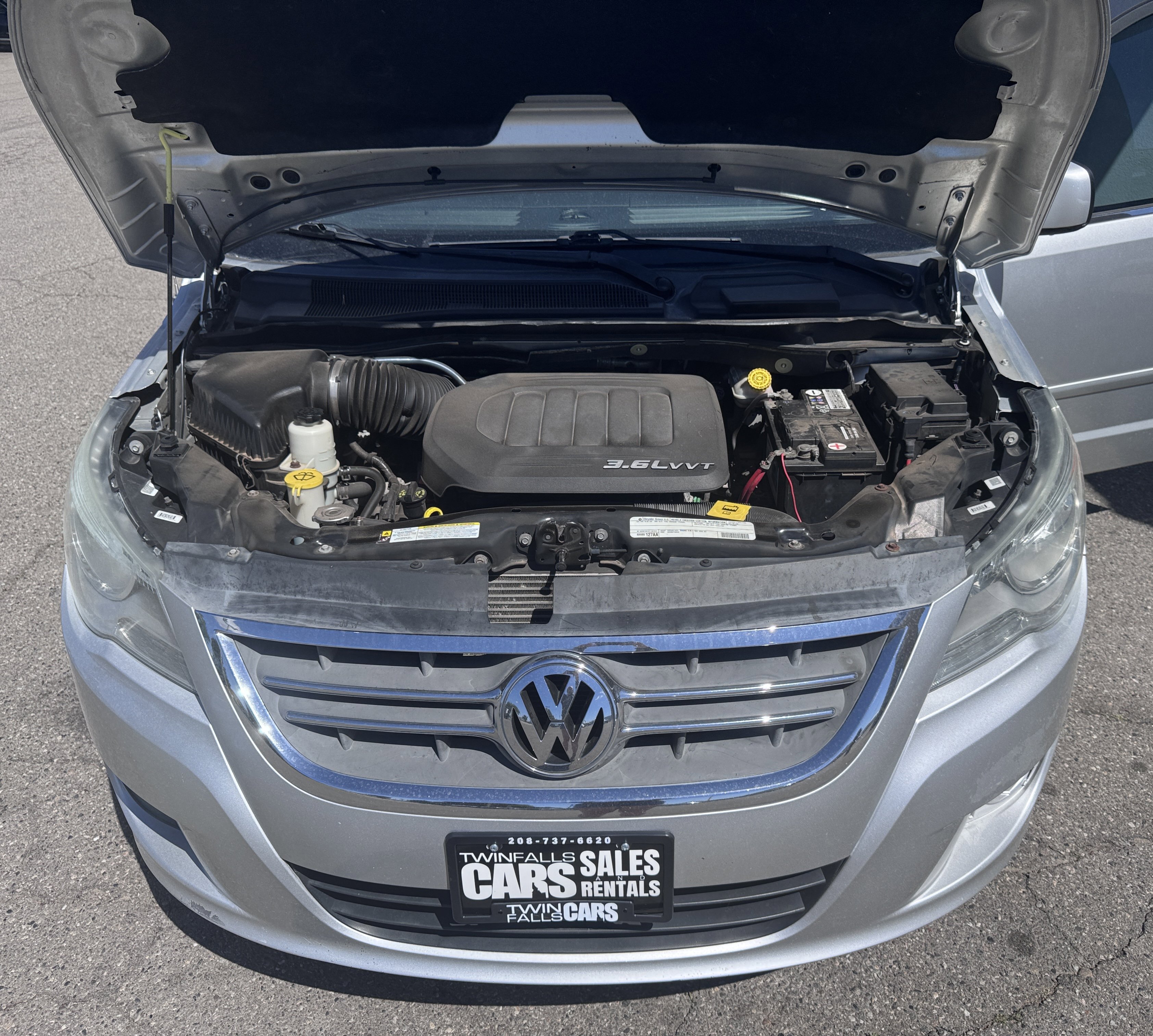Used 2011 Volkswagen Routan SEL FWD image 64