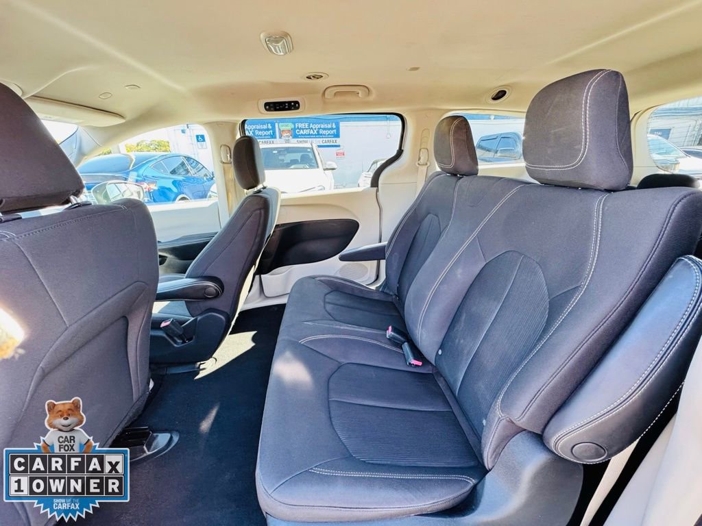 Used 2020 Chrysler Voyager L image 12