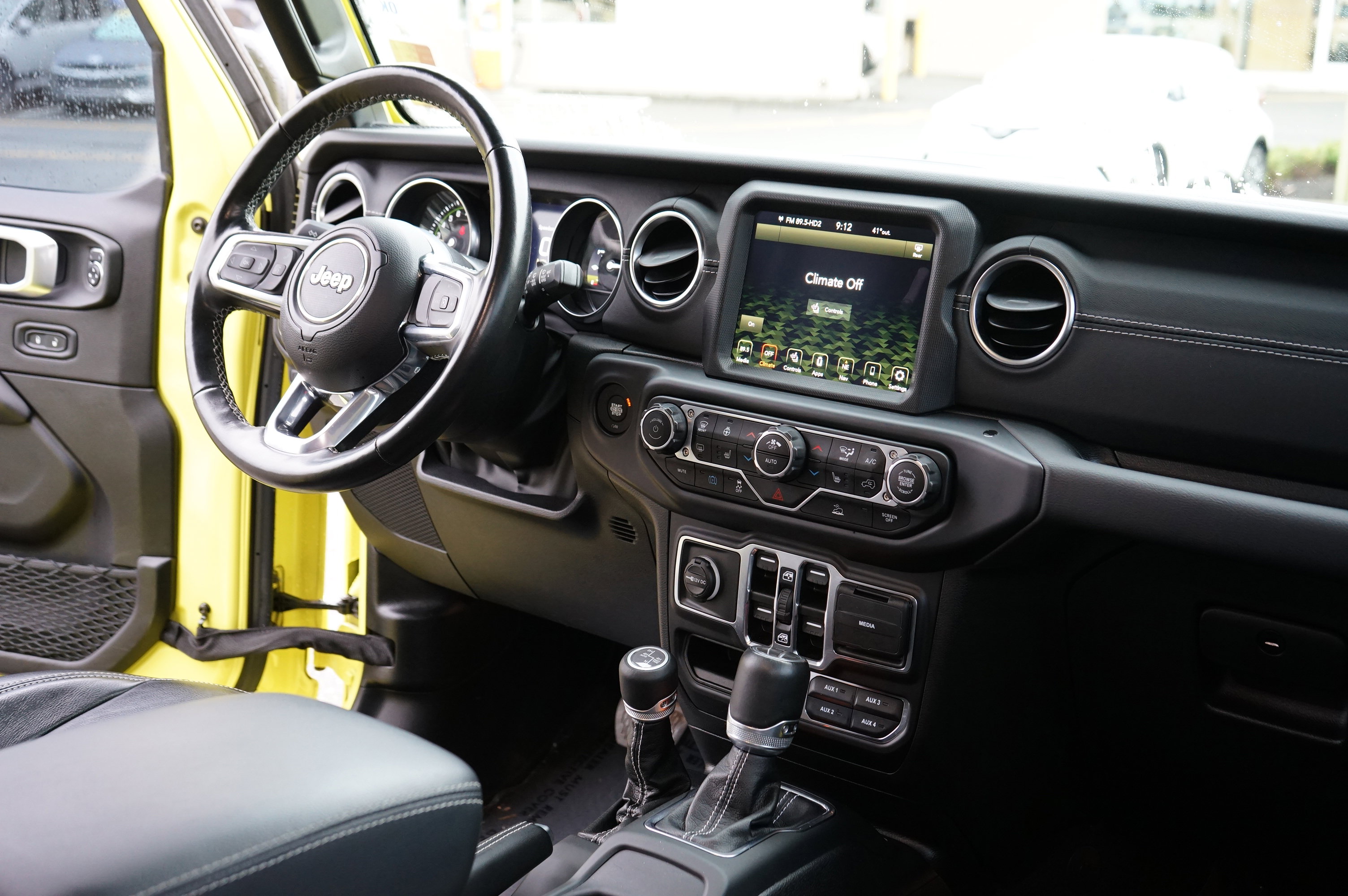 Used 2023 Jeep Wrangler Sahara w/ Cold Weather Group AWD/4WD image 21