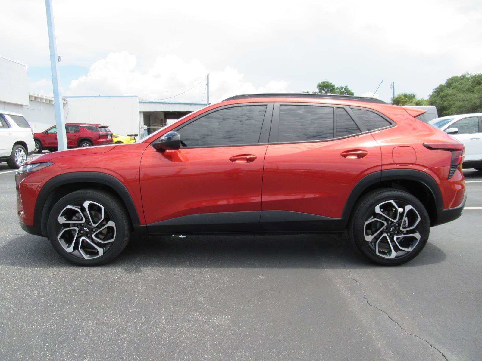 Certified 2024 Chevrolet Trax RS w/ Driver Confidence Package FWD image 2