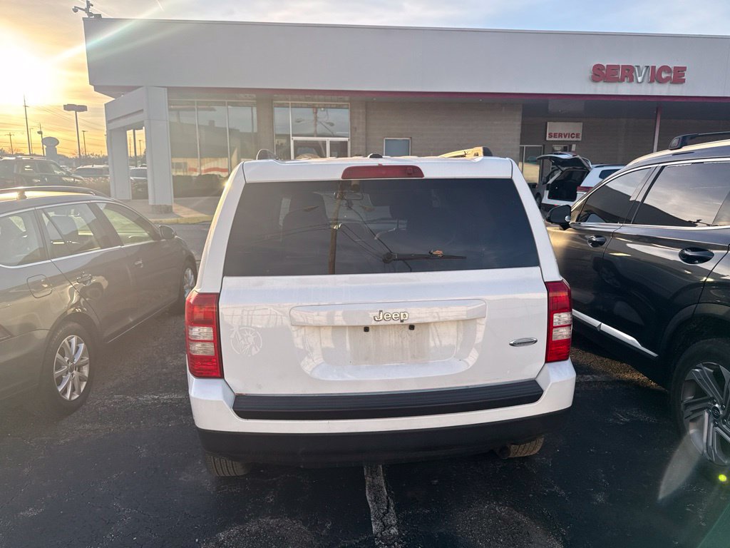 Used 2017 Jeep Patriot Latitude FWD image 4