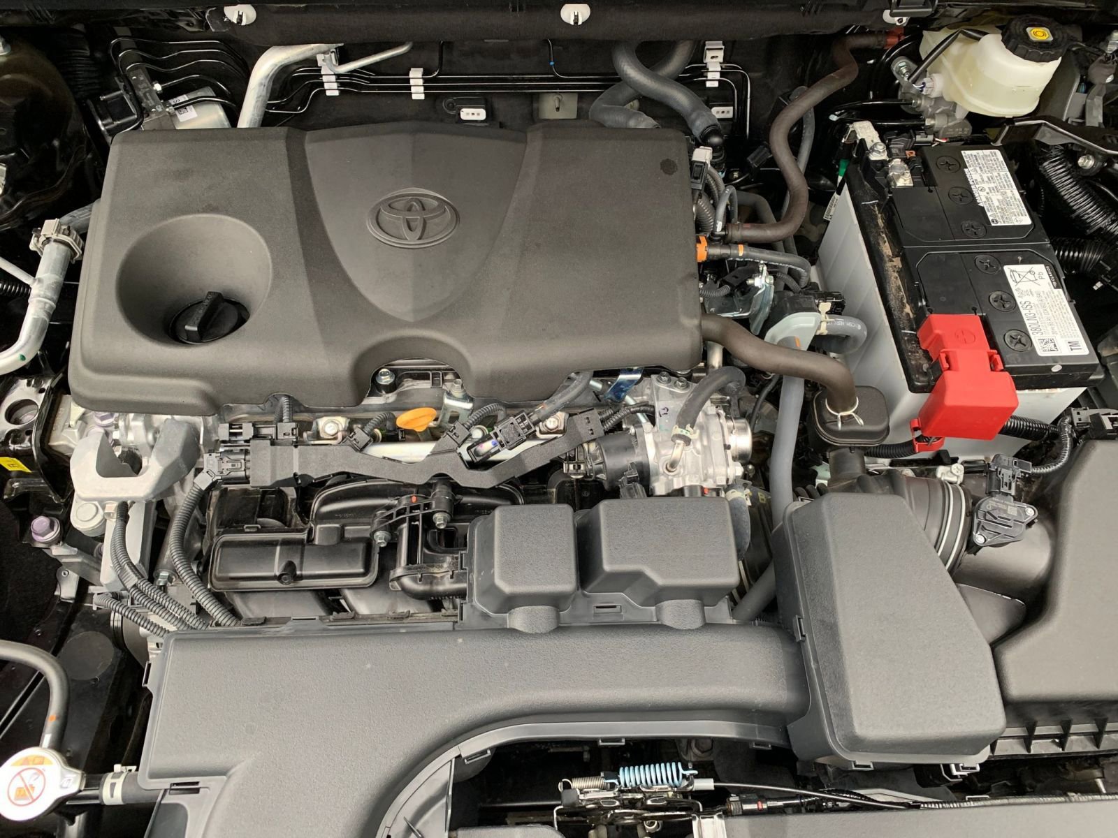 Used 2025 Toyota RAV4 XLE image 32