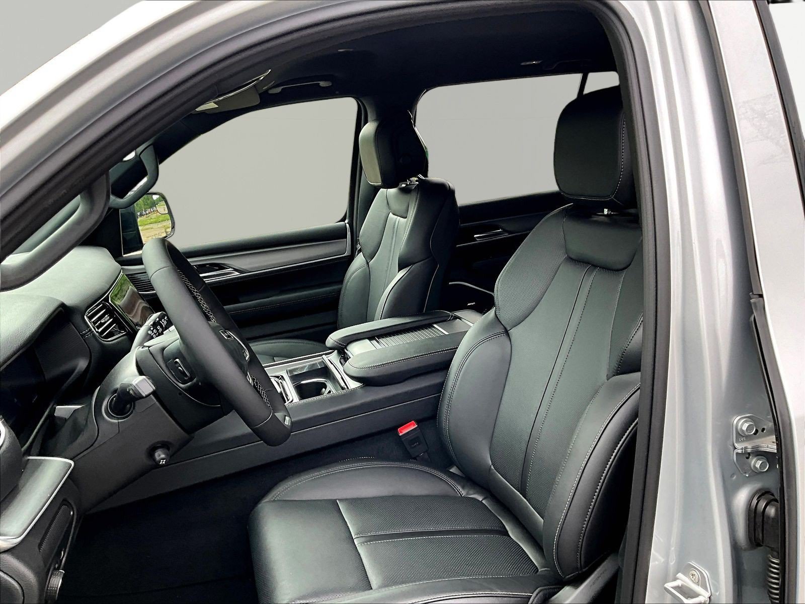 New 2026 Jeep Grand Wagoneer L 4WD w/ 8-Passenger Seating Package image 17
