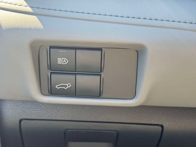 Used 2022 Toyota Highlander XLE AWD/4WD image 27