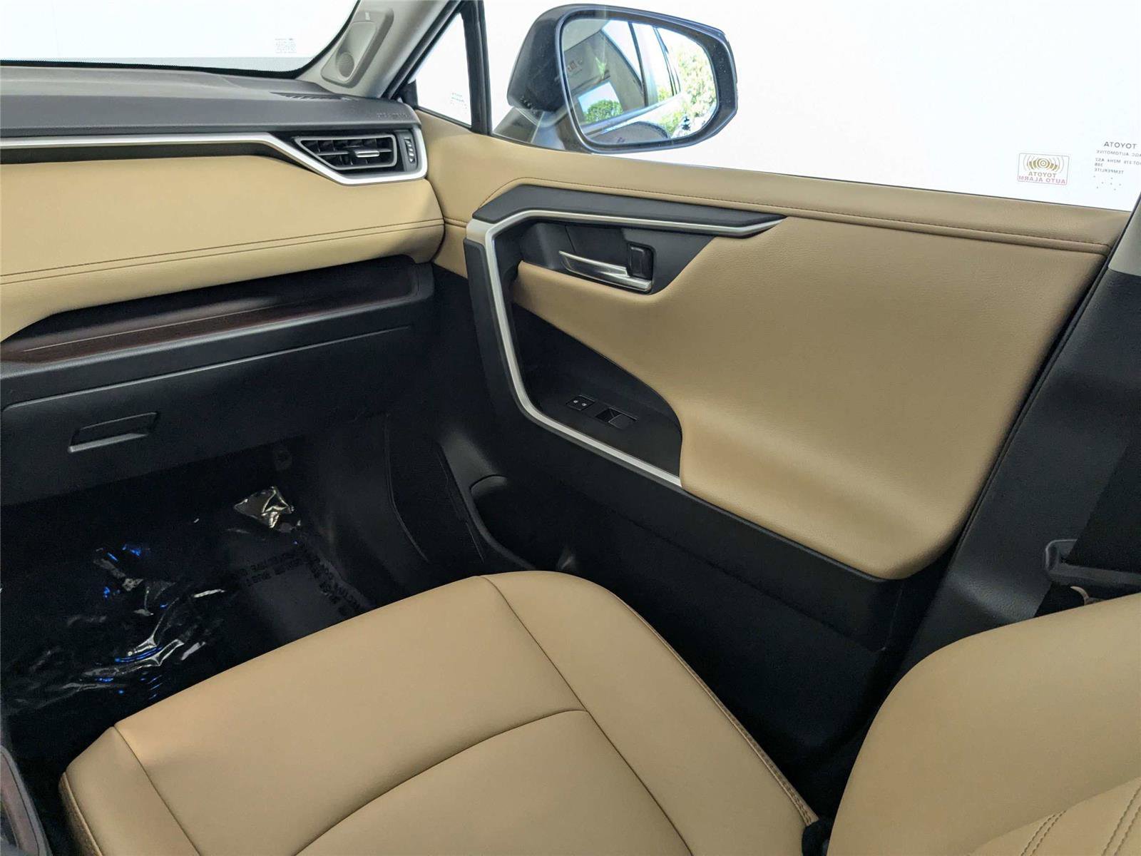 Used 2020 Toyota RAV4 Limited FWD image 42