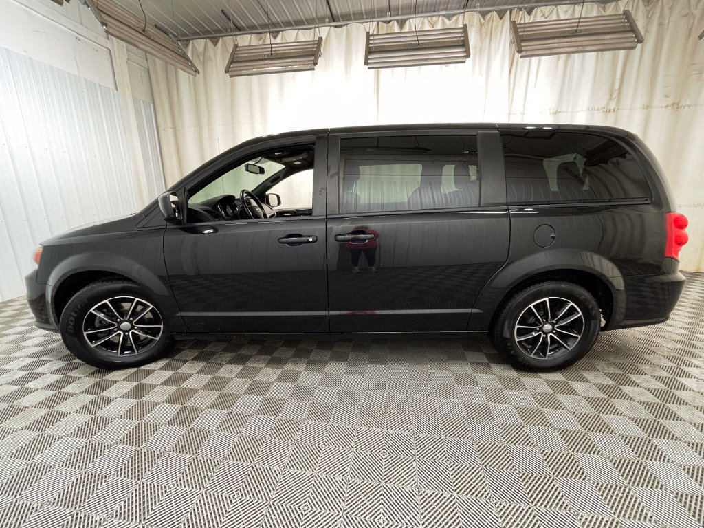 Used 2018 Dodge Grand Caravan SE FWD image 12
