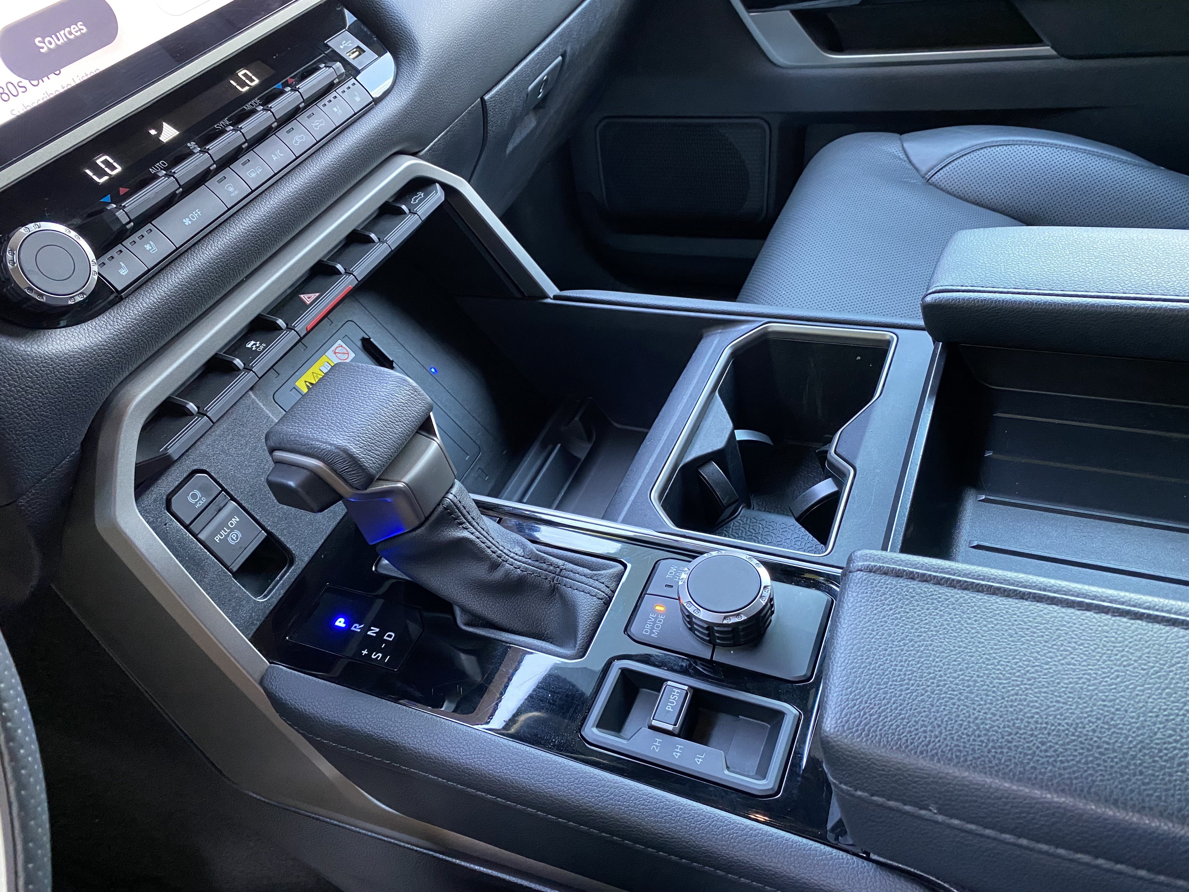 Used 2025 Toyota Tundra Limited AWD/4WD image 29