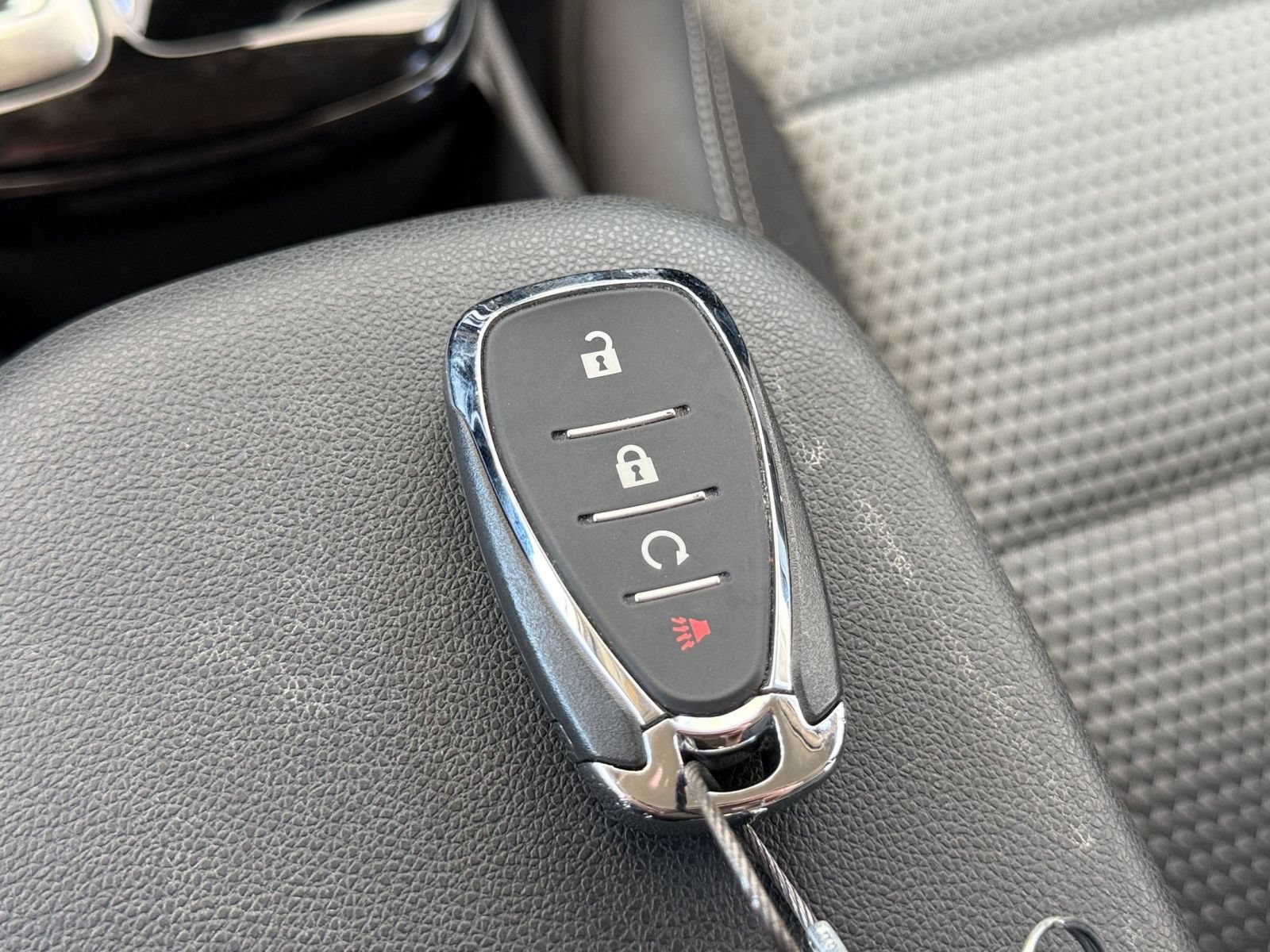 Used 2025 Chevrolet Trax LT FWD image 21