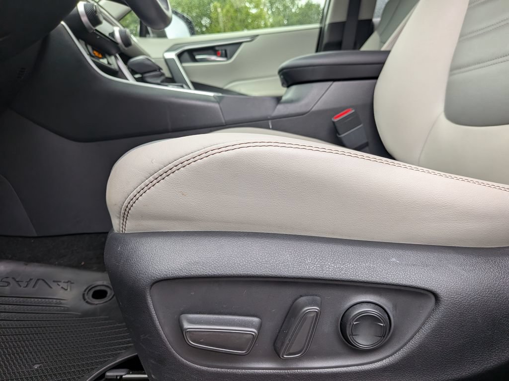 Used 2021 Toyota RAV4 XLE Premium AWD/4WD image 11