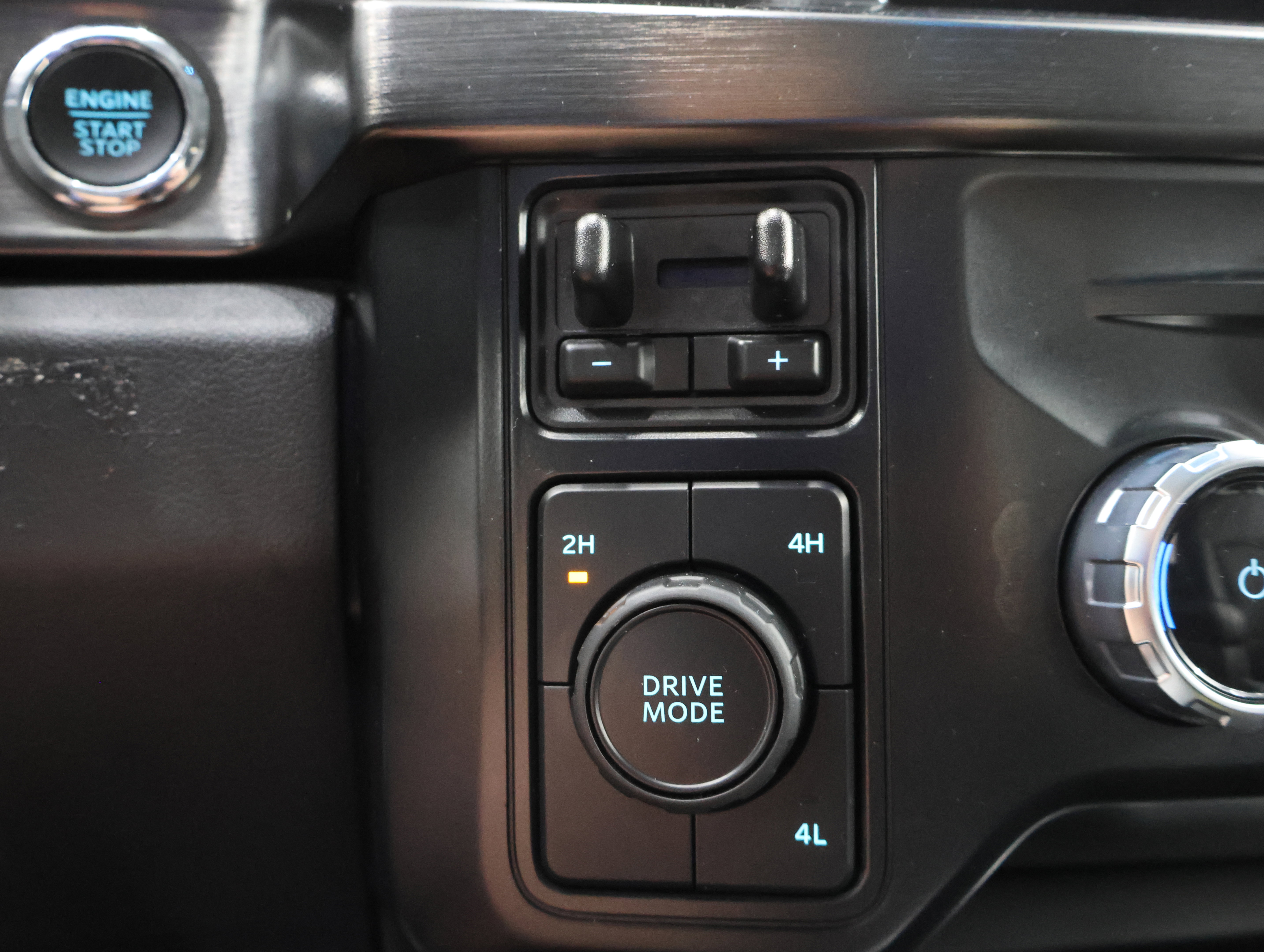 Used 2023 Ford F350 Lariat w/ Lariat Ultimate Package AWD/4WD image 50