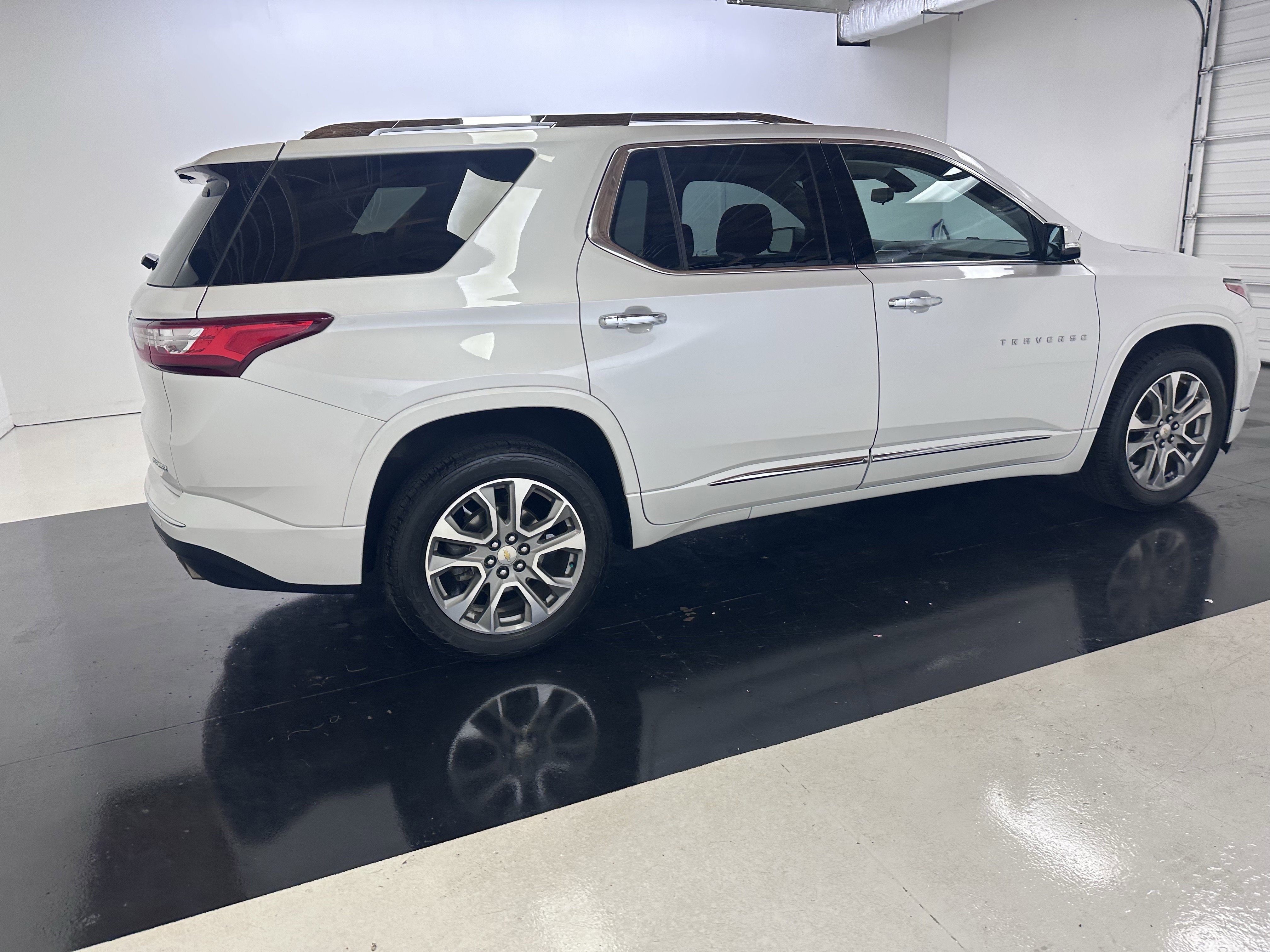 Used 2019 Chevrolet Traverse Premier w/ Driver Confidence II Package image 12