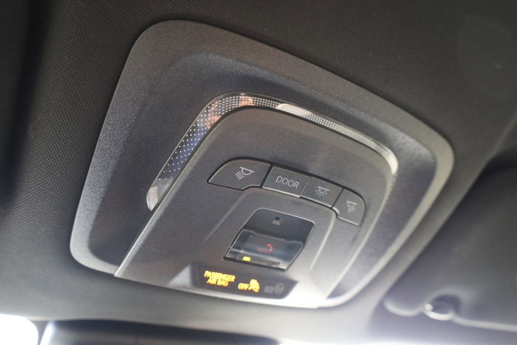 Used 2023 Toyota Crown XLE image 31