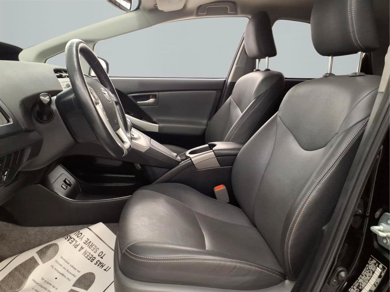 Used 2015 Toyota Prius Four FWD image 12