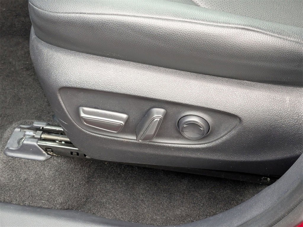 Used 2025 Toyota Grand Highlander AWD image 16