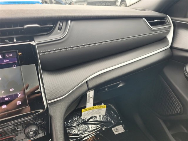 New 2025 Jeep Grand Cherokee Altitude image 27