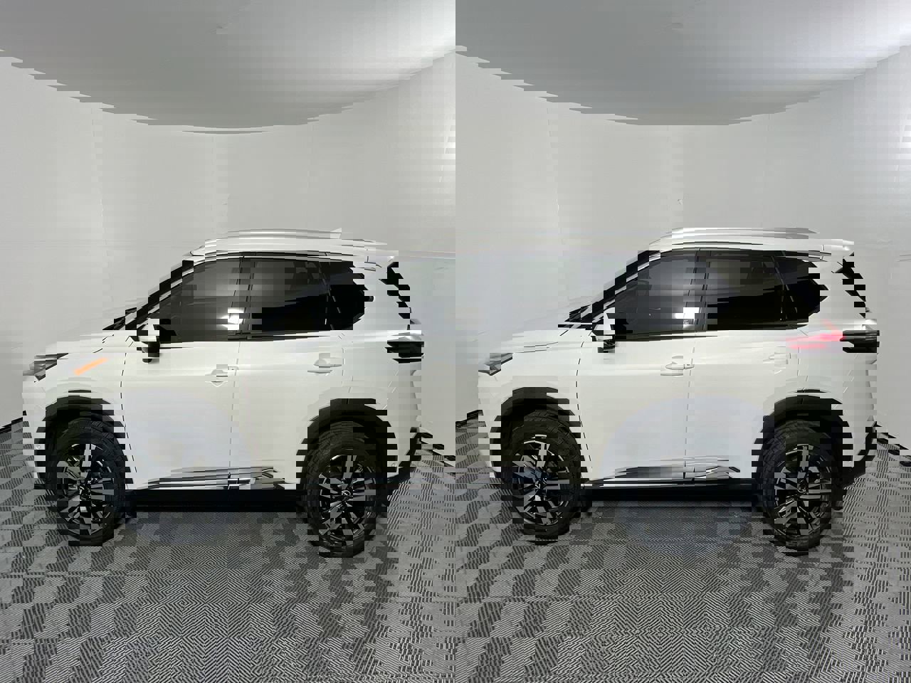 Used 2023 Nissan Rogue SL w/ SL Premium Package image 6