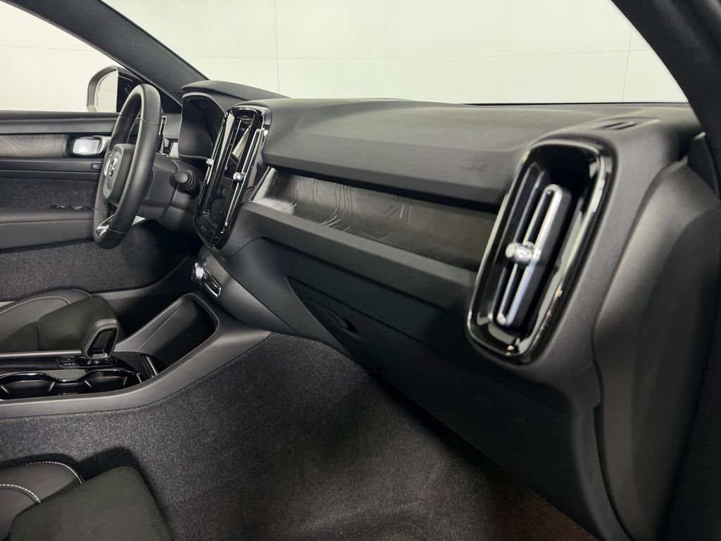 Used 2023 Volvo C40 P8 Recharge Ultimate w/ Protection Package Premier image 33