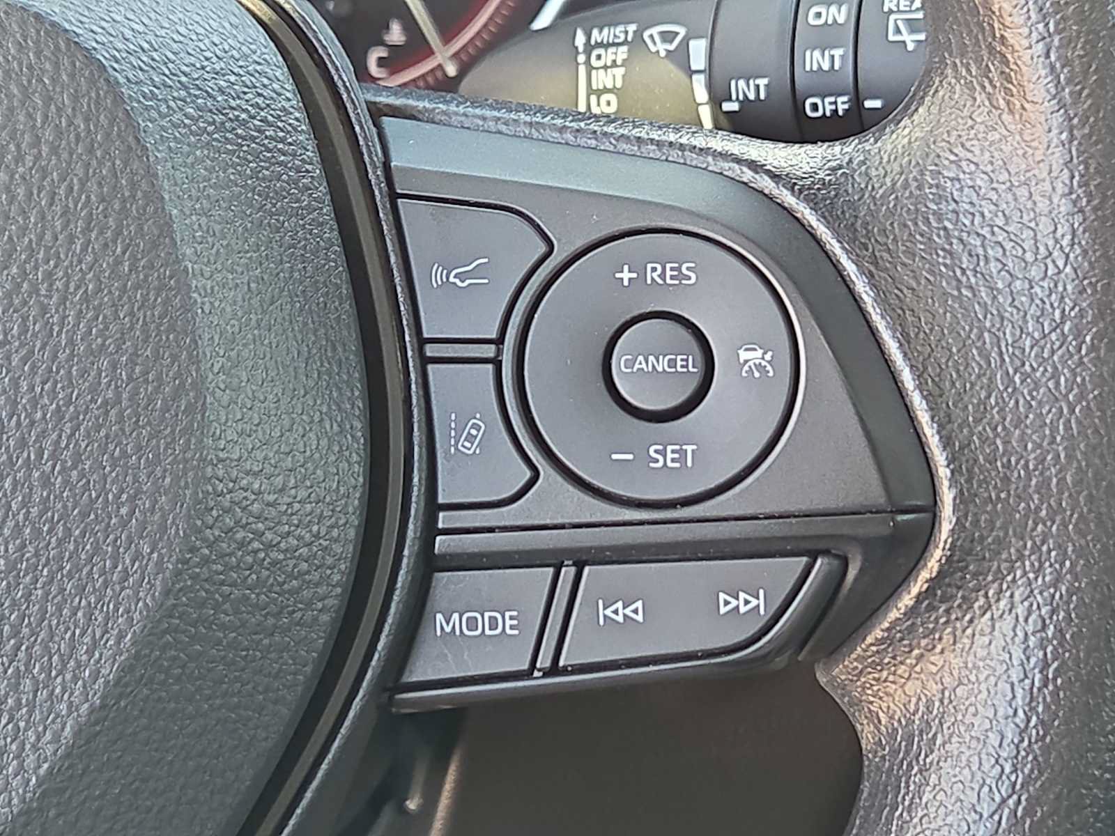 Certified 2025 Toyota RAV4 XLE w/ Convenience Package FWD image 22