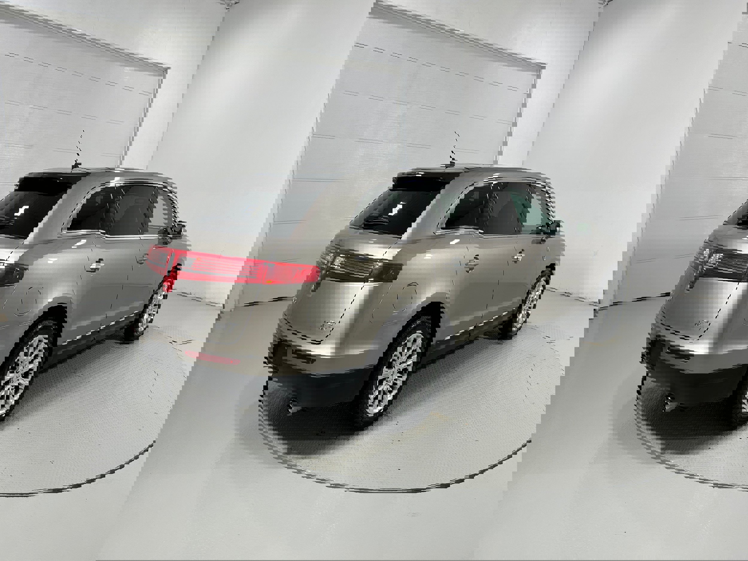 Used 2018 Lincoln MKT AWD image 39