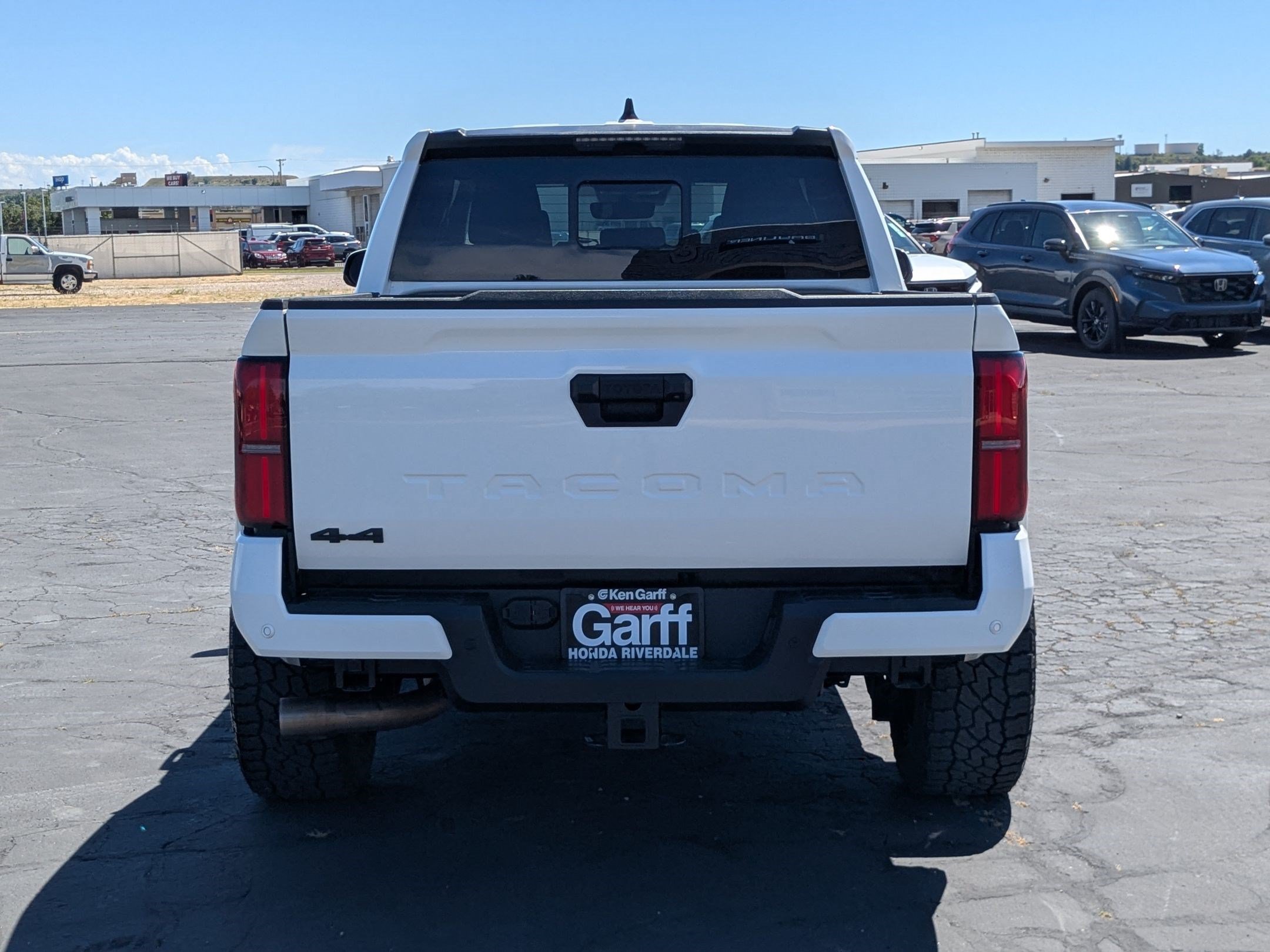 Used 2025 Toyota Tacoma SR5 AWD/4WD image 7