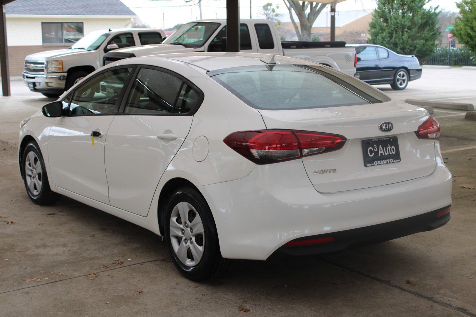 Used 2017 Kia Forte LX image 7