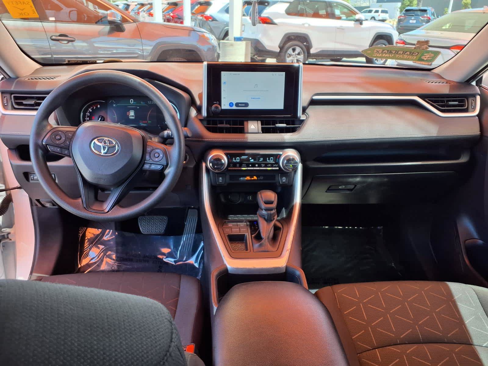 Used 2025 Toyota RAV4 XLE FWD image 13
