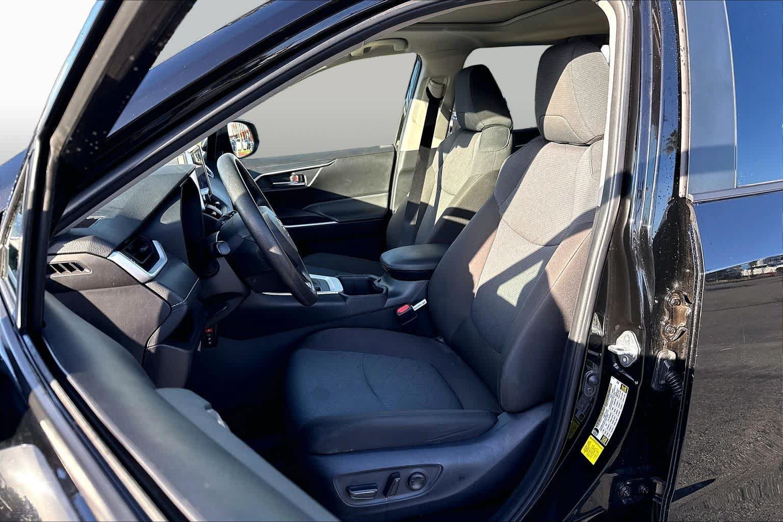 Certified 2025 Toyota RAV4 XLE w/ Convenience Package FWD image 7