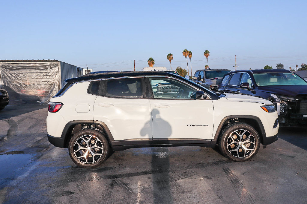 Used 2024 Jeep Compass Limited AWD/4WD image 13