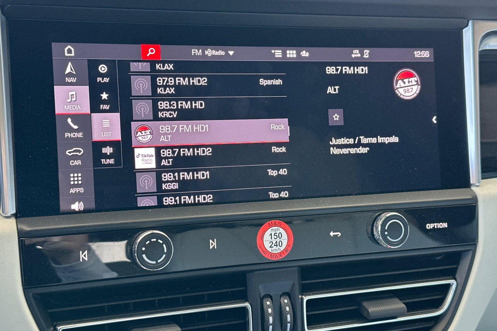 Certified 2023 Porsche Macan AWD/4WD image 18