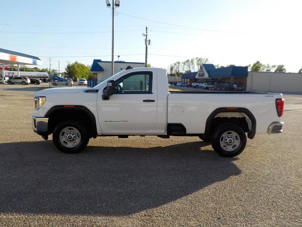 Used 2022 GMC Sierra 2500 Pro w/ Convenience Package AWD/4WD image 2