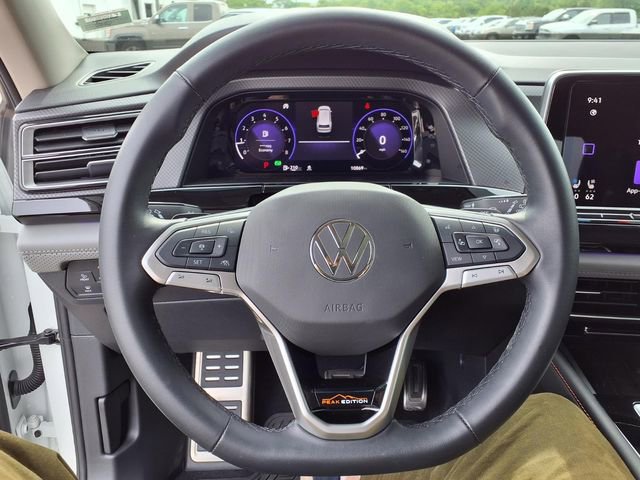 Used 2025 Volkswagen Atlas Peak Edition SE AWD/4WD image 69