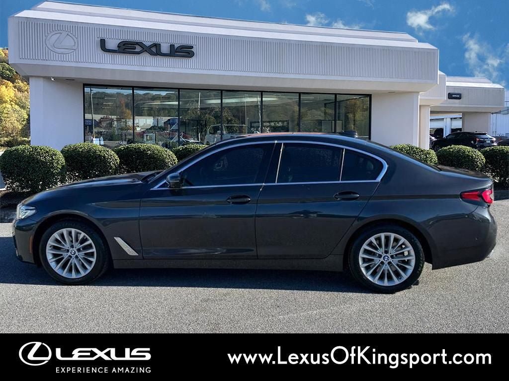Used 2021 BMW 530i xDrive w/ Premium Package AWD/4WD image 2