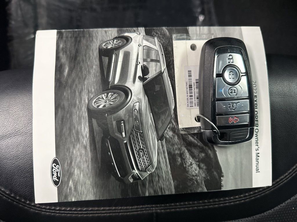 Used 2022 Ford Explorer Platinum w/ Equipment Group 601A AWD/4WD image 43