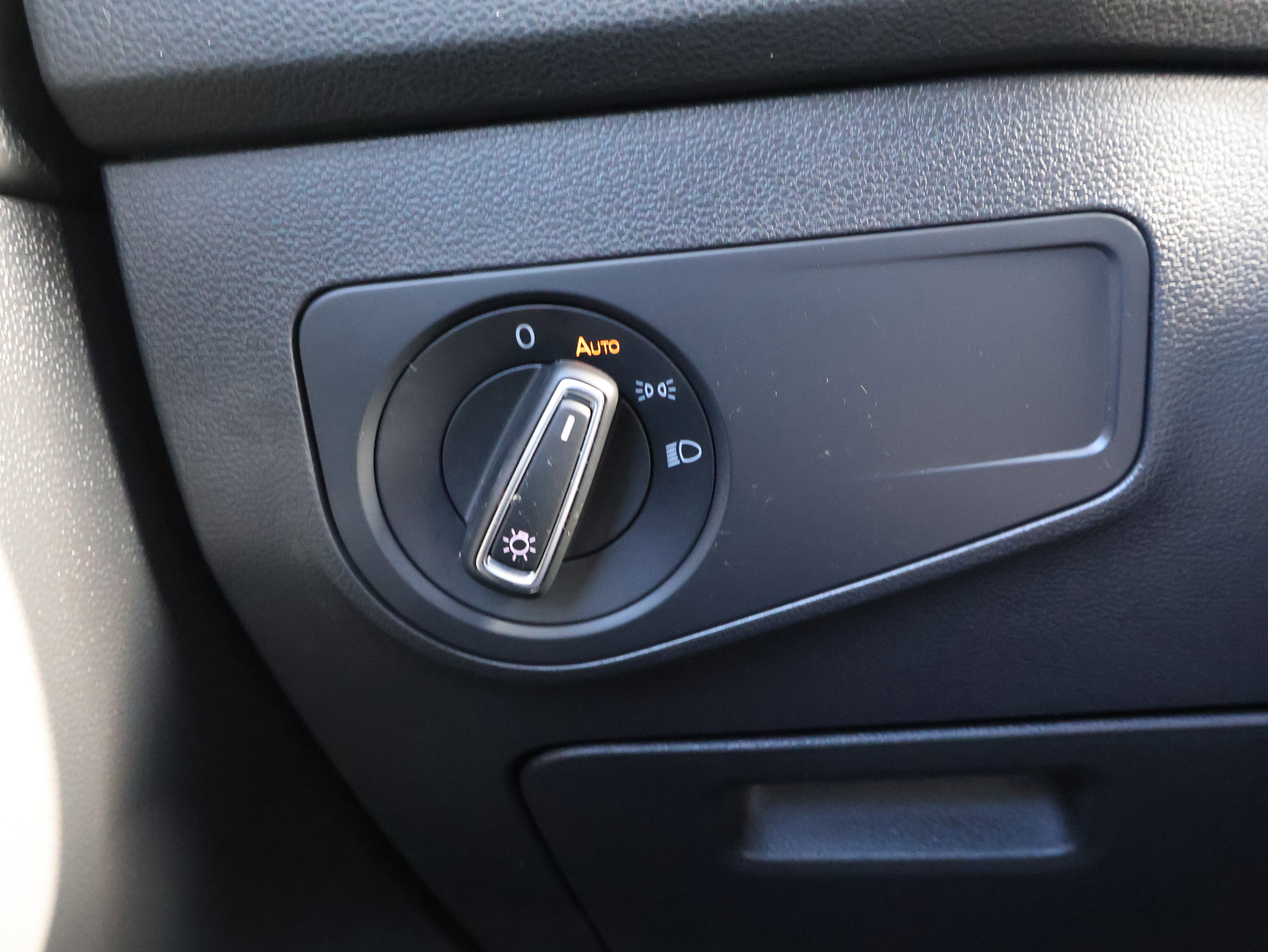 Used 2022 Volkswagen Tiguan SE w/ Panoramic Sunroof Package image 38