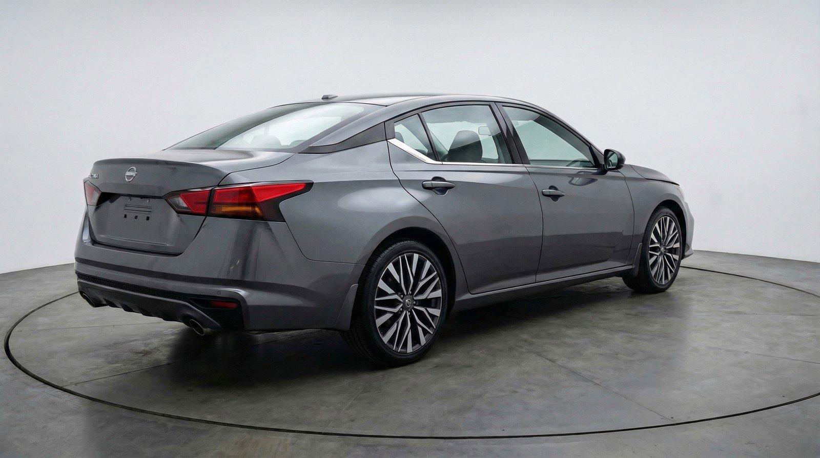 Used 2025 Nissan Altima 2.5 SV image 9