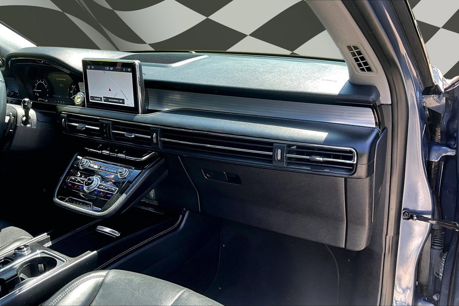 Used 2022 Lincoln Corsair AWD w/ Premium Package image 16