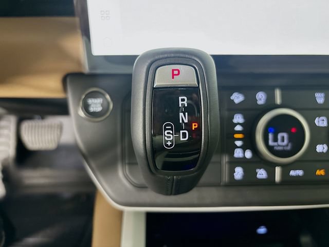 New 2026 Land Rover Defender 130 X-Dynamic SE AWD/4WD image 18