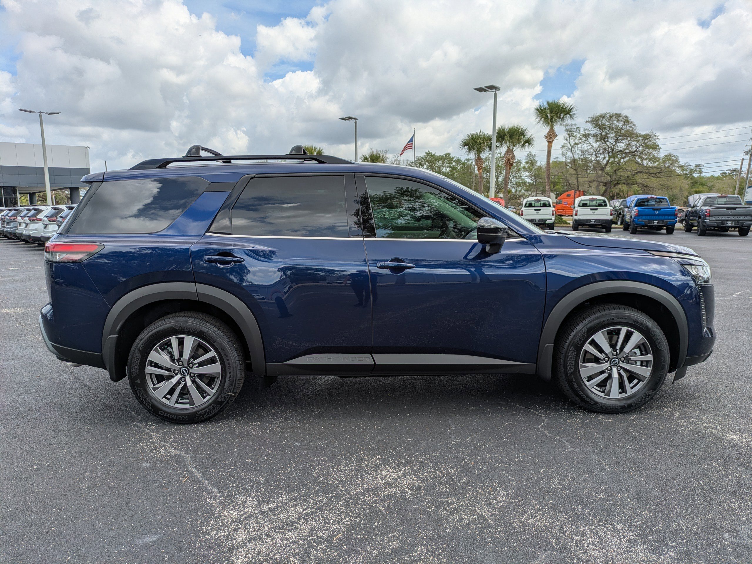 New 2026 Nissan Pathfinder SL FWD image 3