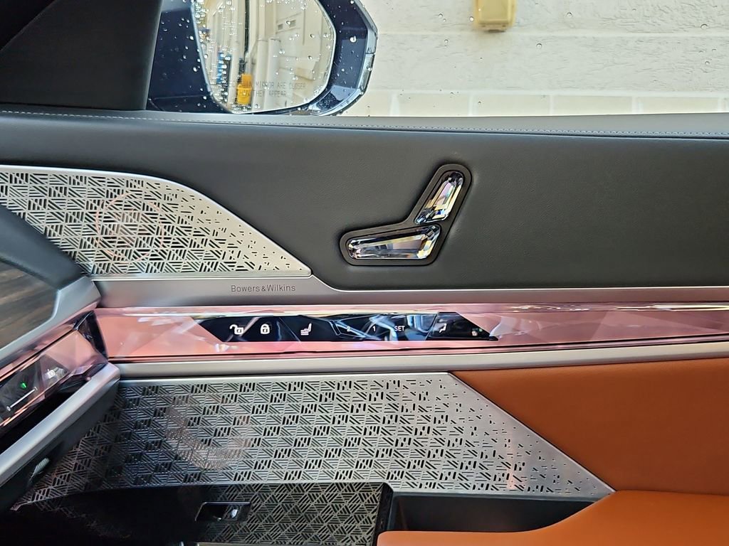 Used 2024 BMW 760i xDrive image 31